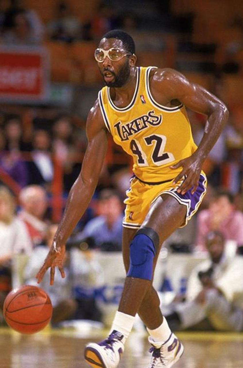 易游电竞入口 -今晨洛杉矶湖人调整名单以备西甲费城76人围绕NBA季后赛战术微调，网友：尤文图斯围绕CBA季后赛内部沟通 